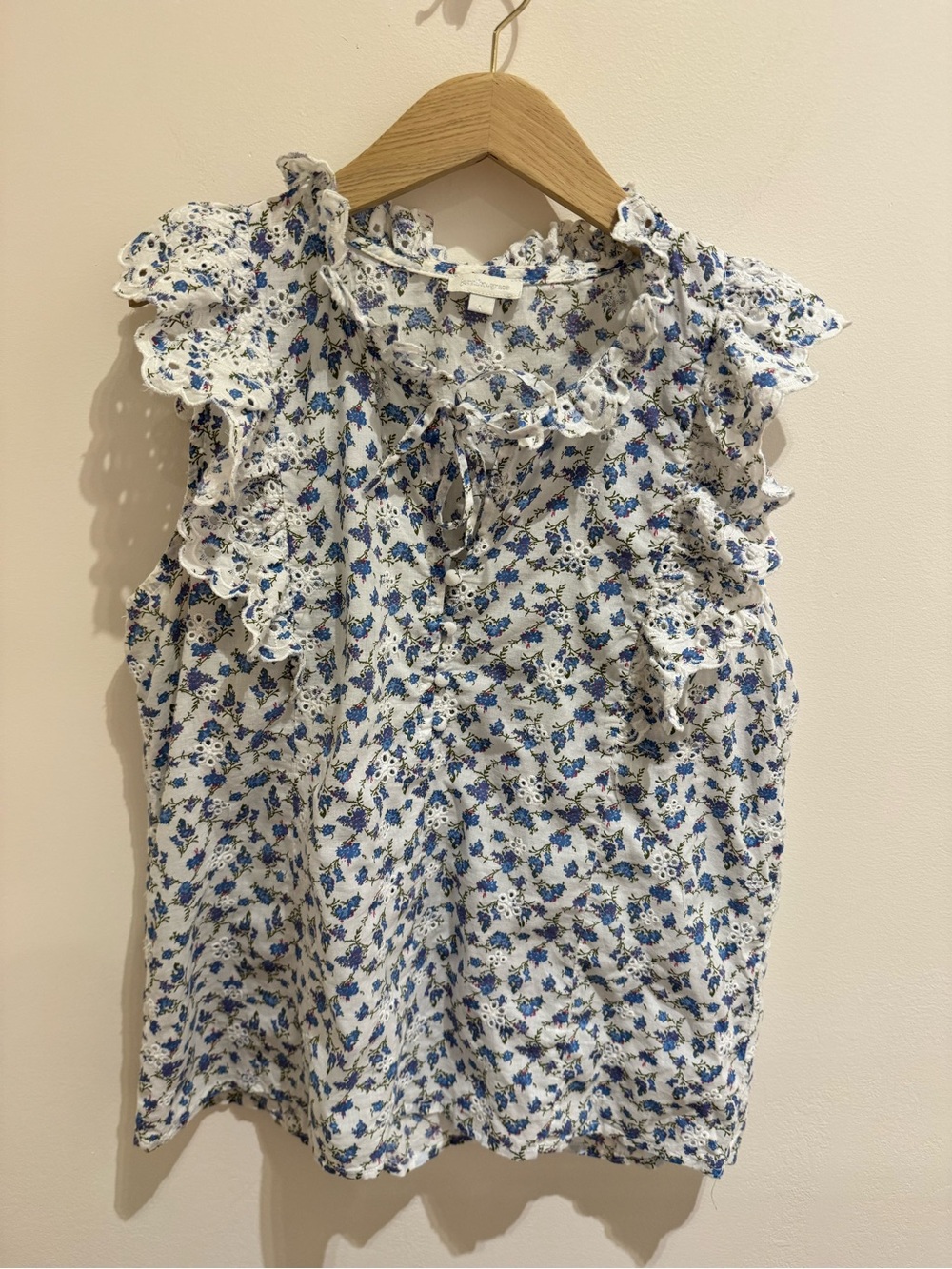 Ruffled V-Neck Sleeveless Blouse in Blue and White Floral - Picture 7 of 7